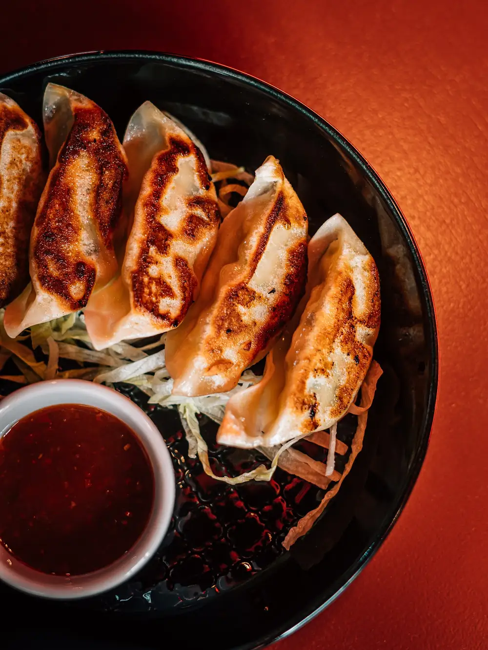 Gyoza z sosem słodko-kwaśnym
